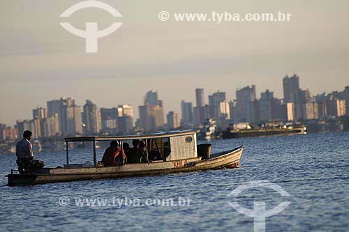  Suject: Boat in Guajara Bay with Belem city in the background / Location: Belem City - Para State - Brazil / Date: 07/18/2008 