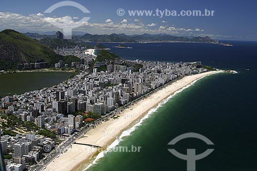  Subject: Aerial view of Praia de Ipanema (Ipanema Beach) with Praia do Arpoador (Arpoador Beach) and Praia de Copacabana (Copacabana Beach) in the background / Place: Rio de Janeiro city - Rio de Janeiro state - Brazil / Place: 10/16/2003 