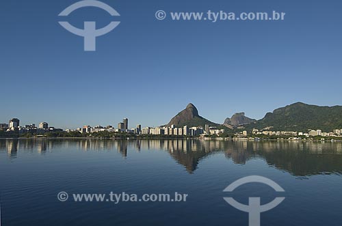  Subject: Lagoa Rodrigo de Freitas (Rodrigo de Freitas Lagoon) * with Morro Dois Irmaos (Two Brothers Mountain) and Pedra da Gavea (Rock of the Topsail) in the background / Place: Rio de Janeiro city - Rio de Janeiro state - Brazil / Date: 01/26/2007 