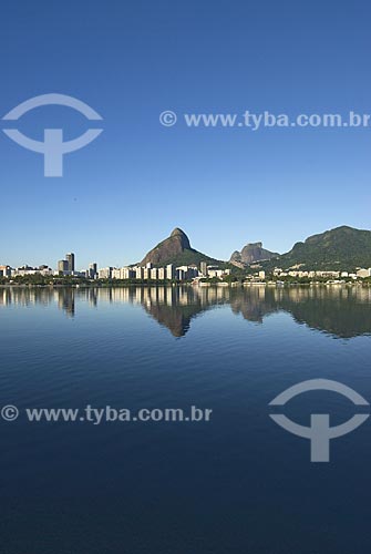  Subject: Lagoa Rodrigo de Freitas (Rodrigo de Freitas Lagoon) * with Morro Dois Irmaos (Two Brothers Mountain) and Pedra da Gavea (Rock of the Topsail) in the background / Place: Rio de Janeiro city - Rio de Janeiro state - Brazil / Date: 01/26/2007 