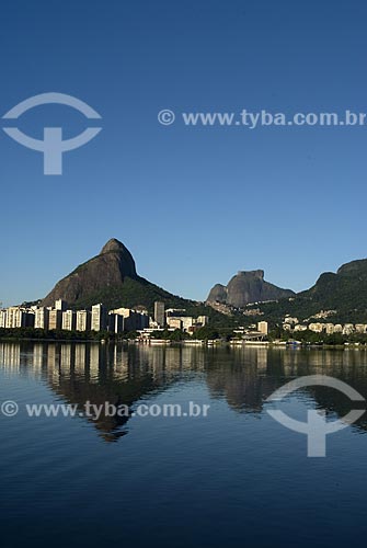  Subject: Lagoa Rodrigo de Freitas (Rodrigo de Freitas Lagoon) * with Morro Dois Irmaos (Two Brothers Mountain) and Pedra da Gavea (Rock of the Topsail) in the background / Place: Rio de Janeiro city - Rio de Janeiro state - Brazil / Date: 01/26/2007 