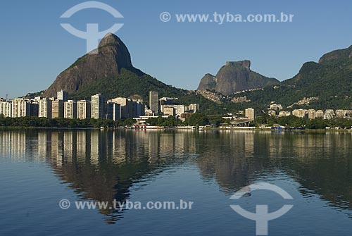  Subject: Lagoa Rodrigo de Freitas (Rodrigo de Freitas Lagoon) * with Morro Dois Irmaos (Two Brothers Mountain) and Pedra da Gavea (Rock of the Topsail) in the background / Place: Rio de Janeiro city - Rio de Janeiro state - Brazil / Date: 01/26/2007 