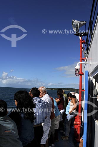  Subject: People at the Ferry-boat Salvador-Nazare das Farinhas. Todos os Santos Bay / Place: Nazare das Farinhas and Salvador region - Bahia state - Brazil / Date: 07/18/2008 