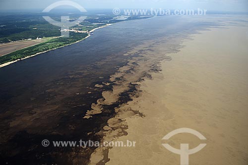  Subject: Meeting of the waters of the Solimoes and Negro rivers, forming the Amazon river / Place: Amazonas state - Brazil / Date: 10/29/2007 