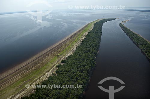  Subject: Anavilhanas Ecological Station (ESEC), in Rio Negro (Black River) / Place: Amazonas state - Brazil / Date: 10/26/2007 