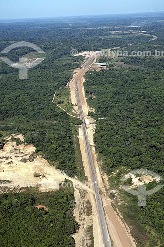  Subject: Aerial view of BR-364, which connects the cities of Porto Velho and Rio Branco, in the section next to Porto Velho / Place: Rondonia state - Brazil / Date: 06/21/2007  