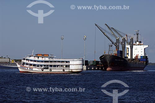  Subject: Ship anchored - Black River (Rio Negro) / Place: Near Manaus City - Amazonas State - Brazil / Date: June 2007 