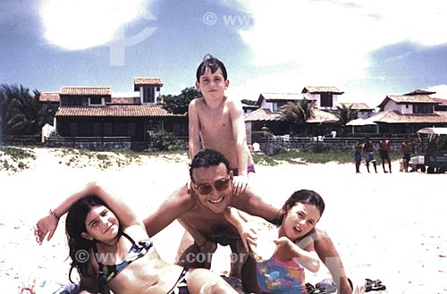  Subject: Family - Rogerio with children on the beach (Liza, Felipe and Fernanda) / Place: Buzios City - Rio de Janeiro State - Brazil / Date: 1994 