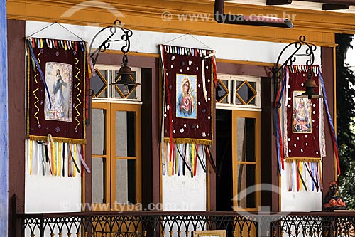  Subject: Facade of colonial houses with flags with images of Catholic saints / Place: Ouro Preto City - Minas Gerais State - Brazil / Date: April 2009 