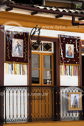  Subject: Facade of colonial houses with flags with images of Catholic saints / Place: Ouro Preto City - Minas Gerais State - Brazil / Date: April 2009 