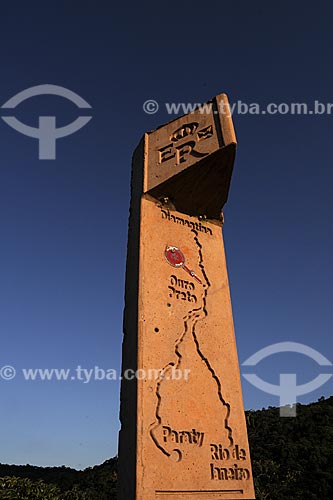  Subject: Totem flag of the Estrada Real or Caminho do Ouro / Place: Barao de Cocais City- Minas Gerais State - Brazil / Date: April 2009 