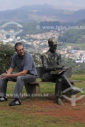  Subject: Photographer Rogério Reis and Carlos Drummond de Andrade Statue togheter - Itabira City in the Background / Place: Itabira City - Minas Gerais State - Brazil / Date: April 2009 