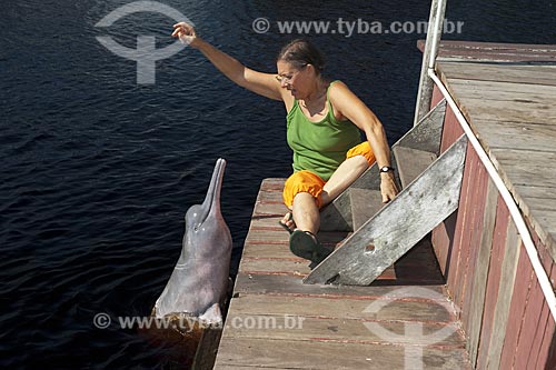  Subject: Cecilia Marigo attracting an Amazon River Pink-Dolphin (Inia geoffrensis) / Place: Rio Negro - Amazonas state - Brazil / Date: July 2007 