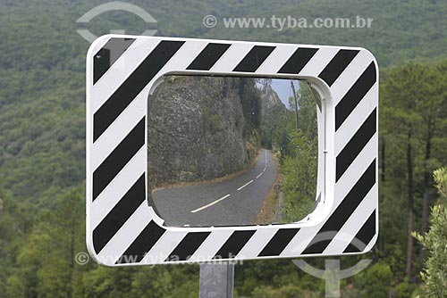  Subject: Road in Corsica with mirror warning before curve / Place: Corsica - France / Date: 2006 