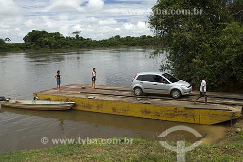  Subject: Ferry to cross Uraricoera River - Access to Maraca Island / Place: Roraima State - Brazil / Date: January 2006 
