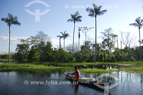  Subject: Fisherman - Lake of Amazonas River / Place: Amazonas State - Brazil / Date: June 2007 