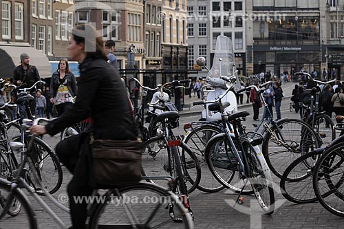  Subject: People riding bicycles in Amsterdam / Place: Amsterdam - Netherlands / Date: May 2009  