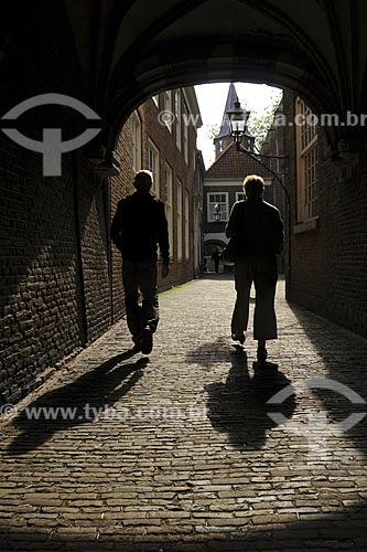  Subject: Silhouette of people / Place: Delft - Netherlands / Date: May 2009 