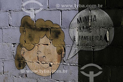  Subject: Painting showing the face of a child (girl) next to the Cooperative Paneleiras de Goiabeiras Velha / Place: Vitoria - Espirito Santo state - Brazil / Date: March 2008 