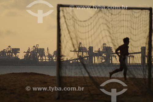  Subject: Man practicing race on Praia de Camburi Beach with the Tubarao Complex in the background / Place: Vitoria - Espirito Santo state - Brazil / Date: March 2008 
