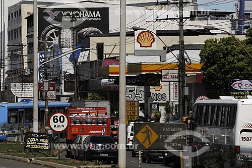  Subject: Plates, poles, buses and transit at BR 262 road, typical scene of urban growth disordered  / Place: Campo Grande neighborhood / Cariacica - ES / Date: March 2009 