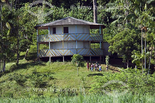 Subject: Riverside house in Amazon lowland forest during the flood season / Place: Para (PA) - Brazil / Date: June 2006 