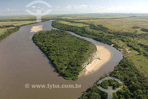  Subject: Tacutu river in the dry season (january), just before meeting Uraricoera river to form the Rio Branco (Branco river) / Place: Roraima state- Brazil / Date: January 2006 