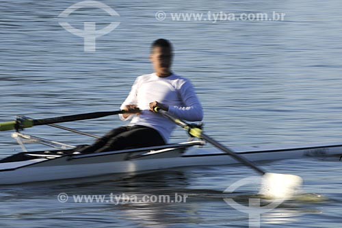  Subject: Rower training in Lagoa Rodrigo de Freitas / Place: Rio de Janeiro city - Rio de Janeiro state - Brazil / Date: August, 2009 