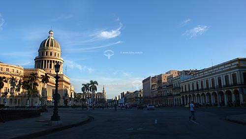  Subject: Sunrise in Havana, Capitol building to the left  / Local: Havana - Cuba / Date: october 2009 