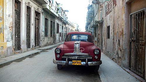  Subject: Classic car (50s) in the streets of Havana / Local: Cuba / Date: october 2009 