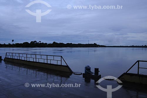  Subject: Ferry crossing between Ipixuna e Tome-Acu / Place: Para state - Brazil / Date: March 2009 