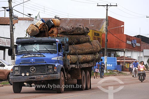  Subject: Truck carrying wooden logs / Place: Tome-Acu city - Para state - Brazil / Date: April 2009 
