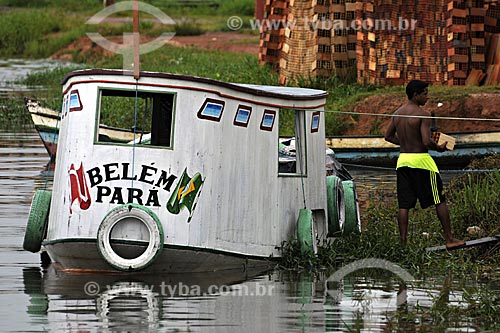  Subject: Boat in Acara river / Place: Acara city - Para city - Brazil / Date: April 2009 