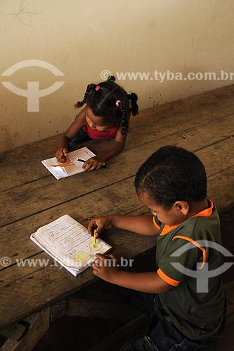  Subject: Rural school of quilombola de Santa Maria do Traqueteua territory / Place: Moju city  -  Para state  -  Brazil / Date: 02-04- 2009 