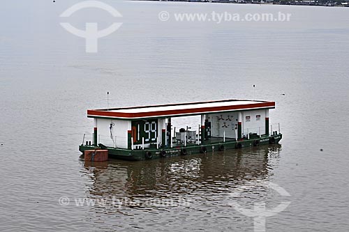  Subject: Floating fuel station in Guajara bay / Place: Belem city - Para state - Brazil / Date: April 2009 
