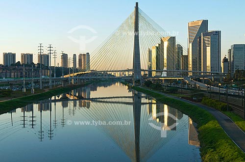 Subject: Octavio Frias de Oliveira bridge - Cable-stayed bridge - Globo TV / Place: Sao Paulo city - Sao Paulo state - Brazil / Date: August 2009 