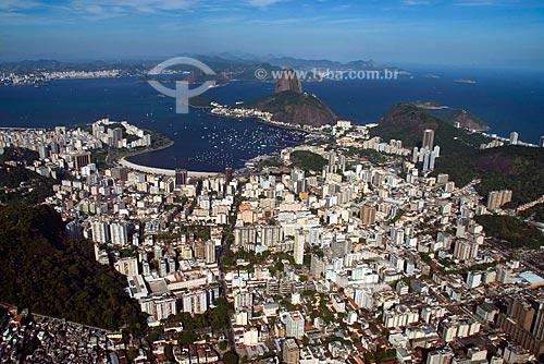  Subject: Aerial view of the Southern Zone of Rio de Janeiro - Neighborhoods of Laranjeiras, Flamengo and Botafogo with Guanabara bay and the Sugar Loaf in the background / Place: Rio de Janeiro city - Rio de Janeiro state - Brazil / Date: October 20 