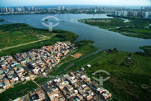  Subject: Aerial view of Favela do Rio das Pedras with the Tijuca Lagoon in the background / Place: Barra da Tijuca - Rio de Janeiro city - Rio de Janeiro state - Brazil / Date: October 2009 