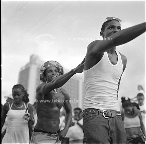  Subject: People dancing during  the concert for peace in Revolution Square / Local: Havana - Cuba / Date: october 2009 