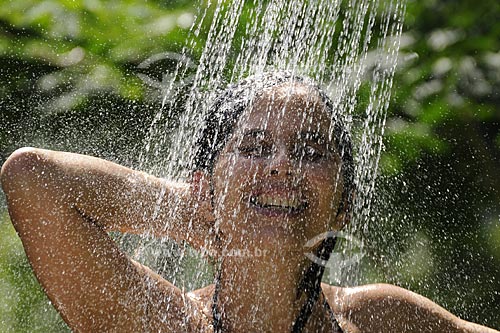  Subject: Woman having a shower outdoors  / Place:  Fagundes neighborhood - Secretario - Petropolis municipalty - Rio de Janeiro state - Brazil  / Date: 21/02/2009 