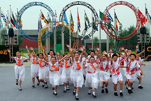  Subject: Subject: Ceremony for hoisting the brazilian flag at Beijing Olympic Village. Children from the elementary school Zhong Guan Cun 3 participate singing  / Place:  / Date: Agosto de 2008 