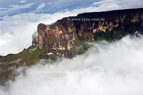  Subject: Aerial view of Tepui Roraima or Monte Roraima (Mount Roraima)  / Place:  Local: Extreme north of Roraima State - Border with Venezuela and Guyana - Brazil  / Date: Janeiro de 2006 