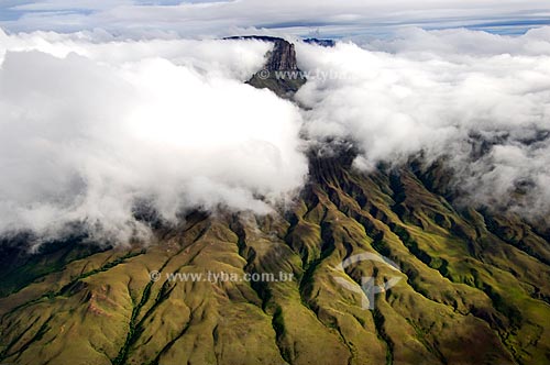  Subject: Aerial view of Tepui Roraima or Monte Roraima (Mount Roraima)  / Place:  Local: Extreme north of Roraima State - Border with Venezuela and Guyana - Brazil  / Date: Janeiro de 2006 