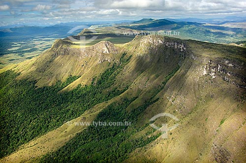  Subject: Tepuy or Tepui (Table-top Mountain) - Headwater of the rivers of Roraima  / Place:  Roraima State - Brazil  / Date: Janeiro de 2006 