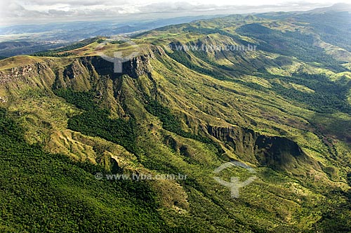  Subject: Tepuy or Tepui (Table-top Mountain) - Headwater of the rivers of Roraima  / Place:  Roraima State - Brazil  / Date: Janeiro de 2006 