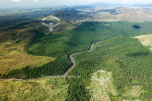  Subject: Surumu River crossing a valley  / Place:  North of Roraima State - Brazil  / Date: Janeiro de 2006 