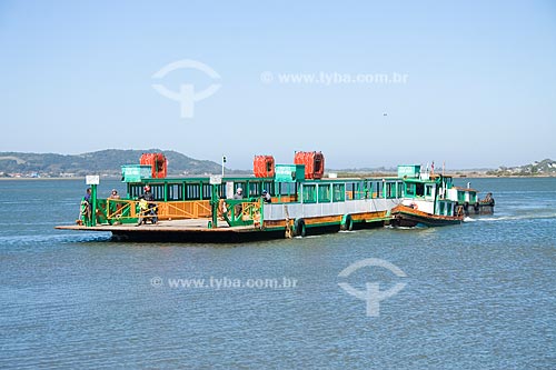  Subject: Ferry to Farol de Santa Marta  / Place:  Laguna - Santa Catarina state - Brazil  / Date: 15/08/2009 