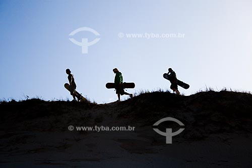  Subject: Sandboarders on Morro dos Conventos dunes  / Place:  Ararangua - Santa Catarina state - Brazil  / Date: 22/08/2009 