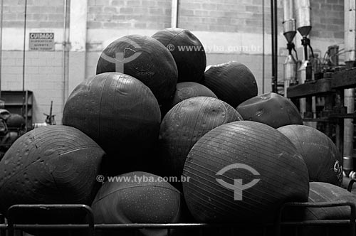  Subject: Photographic essay about the manufacture of soccer balls - Penalty factory (For the editorial use under consultation) / Place:  Itabuna city - Bahia state - Brazil  / Date: 25/08/2009 