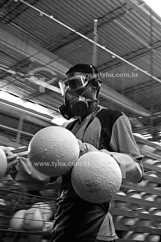  Subject: Photographic essay about the manufacture of soccer balls - Penalty factory (For the editorial use under consultation) / Place:  Itabuna city - Bahia state - Brazil  / Date: 25/08/2009 
